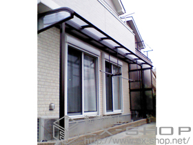 のテラス屋根 ヴェクターテラス R型 テラスタイプ 単体 積雪〜20cm対応+側面パネル+屋根妻パネル 柱奥行移動タイプ R型用 施工例