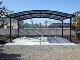 のカーポート カーブポートシグマIII ワイド 積雪〜20cm対応+ カーブポートシグマ?　収納式物干し　ロング　2本入 施工例