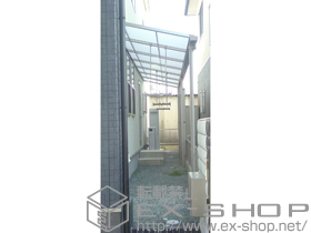 のテラス屋根 ライザーテラスII F型 テラスタイプ 連棟 積雪〜20cm対応＋前面スクリーン 2段仕様＋吊り下げ式物干し 標準 3本入 施工例