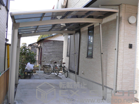 のカーポート カーブポートシグマIII 積雪〜20cm対応+母屋補強材+屋根材ホルダー+着脱式サポート柱　ロング柱23用　1本入 施工例