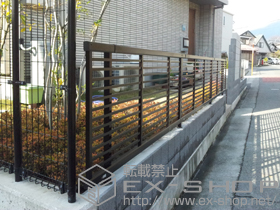 のフェンス・柵 エクスラインフェンス12型 自由柱 施工例