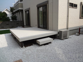 のウッドデッキ エバーエコウッドIIデッキ+エバーエコウッドII ステップ ボックスタイプ 施工例