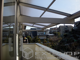 のバルコニー・ベランダ屋根 ヴェクターテラス F型 ルーフタイプ 連棟 積雪〜20cm対応＋水平式物干し(壁面固定) 施工例