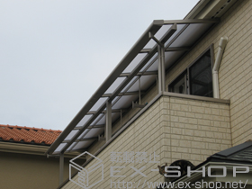 のバルコニー・ベランダ屋根 ライザーテラスII F型 屋根タイプ 連棟 積雪〜20cm対応+吊り下げ物干し 標準 2本入 施工例