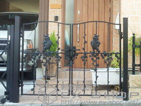 の門扉 ディズニー門扉プーさんB型 両開き　角門柱式 施工例