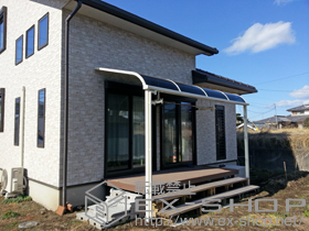 のテラス屋根 ライザーテラスII R型 テラスタイプ 単体 積雪〜20cm対応＋吊下げ物干し 標準 2本入 施工例