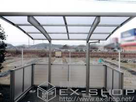 のサイクルポート・駐輪場 レイナポートグランミニ 積雪〜20cm対応+レイナポートグランミニ用　腰パネル(妻パネル付き) 施工例