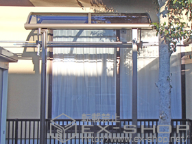 のテラス屋根 ライザーテラスII R型 テラスタイプ 単体 積雪〜20cm対応+吊り下げ式物干し　標準　2本入り 施工例