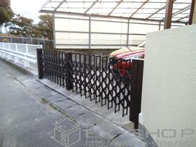 のカーゲート トリップゲート REHG-A ノンレール 両開き 52Ｗ（26Ｓ+26Ｍ） 施工例