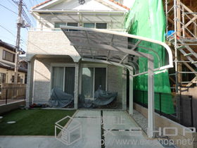 のカーポート レイナキャップポートグラン　積雪〜20cm対応
幅=2,702mm 施工例