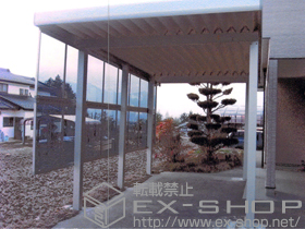 のカーポート ジーポートneo Aタイプ 角柱4本 標準鼻隠し 積雪〜100cm対応+ジーポートneo 台形枠付きサイドパネル＜平板タイプ＞ 施工例