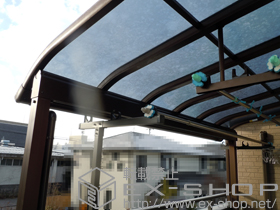 のテラス屋根 プレシオステラス R型 1500 屋根タイプ 単体 積雪〜50cm対応＋吊り下げ式物干し　標準　2本入り 施工例