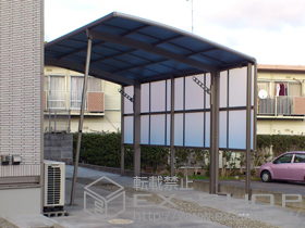 のカーポート カーブポートシグマIII 積雪〜20cm対応＋カーブポートシグマIIIサイドパネル＋ 着脱式サポート(補助柱)(1本入り)＋収納式物干し 施工例