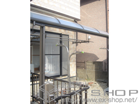 のテラス屋根 ライザーテラスII R型 1500 テラスタイプ 単体 積雪〜50cm対応＋吊り下げ物干し ワイド 標準 2本入 施工例