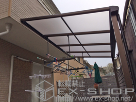 のテラス屋根 ヴェクターテラス F型 テラスタイプ 単体 積雪〜20cm対応+吊り下げ物干し ワイド 2本入 施工例