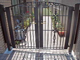 の門扉 キャスティナD型 両開き　柱使用 施工例