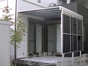 のテラス屋根 ライザーテラスＩＩ Ｆ型 テラスタイプ 単体 積雪〜20ｃｍ対応＋ライザーテラスＩＩ 前面スクリーン 2段＋壁付け物干し　ロング 2本入 施工例