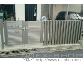 の門扉 シャレオR3型 両開き 柱使用＋デザイナーズパーツ 枕木材 施工例