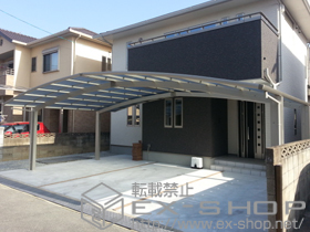 のカーポート レイナトリプルポート 積雪〜20cm対応+レイナトリプルポート用 外部コンセント 標準用 施工例