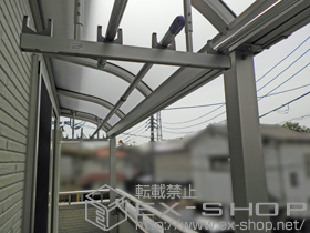 のバルコニー・ベランダ屋根 プレシオステラス R型 屋根タイプ 連棟 積雪〜20cm対応+吊り下げ式物干し　標準サイズ 施工例