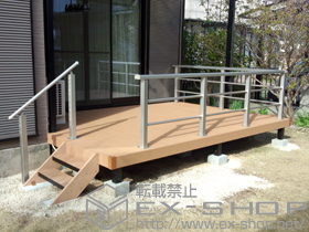 のウッドデッキ リウッドデッキ200＋リウッドステップ5型 Tタイプ 2段＋シンプルモダンデッキフェンス2型＋シンプルモダンデッキフェンス1型（ステップ補助用フェンス） 施工例
