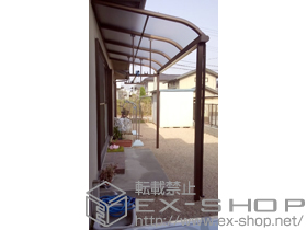 のテラス屋根 プレシオステラス R型 テラスタイプ 単体 積雪〜20cm対応＋吊り下げ式物干し 標準 2本入 施工例