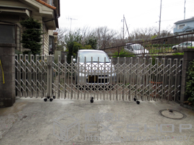 のカーゲート レイオス3型(ペットガード) ノンレール 両開き親子 12-37W 施工例