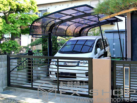 のカーゲート スウィングアップゲート 横格子型 手動式 施工例