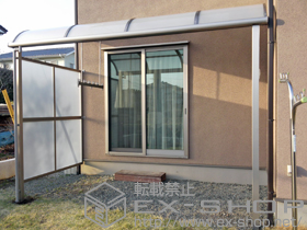 のテラス屋根 ライザーテラスII R型 テラスタイプ 単体 積雪〜20cm対応+吊り下げ物干し ワイド 2本入+ライザーテラスII R型 側面スクリーン 2段仕様 施工例