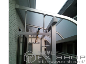 のバルコニー・ベランダ屋根 ライザーテラスII R型 屋根タイプ 単体 積雪〜20cm対応＋吊り下げ式物干し 標準 2本入り 施工例