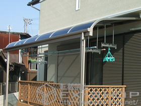 のテラス屋根 ライザーテラスII R型 テラスタイプ 単体 積雪〜20cm対応+吊り下げ物干し 標準 2本入 施工例