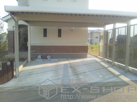 のカーポート ジーポートneo 2台用 角柱仕様 標準鼻隠し 積雪〜100cm対応+ジーポートneo サイドパネル 2段仕様 施工例