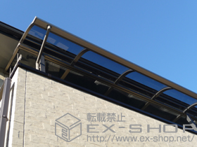 のバルコニー・ベランダ屋根 ライザーテラスII R型 屋根タイプ 連棟 積雪〜20cm対応+吊り下げ式物干し 標準 2本入 施工例