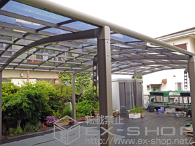 のカーポート カーブポートシグマIII ワイド 縦連棟 積雪〜30cm対応+カーブポートシグマIII用 サイドパネル+収納式物干し 標準 2本入 施工例