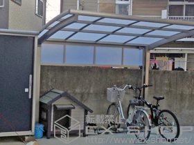 のサイクルポート・駐輪場 カーブポートシグマIII ミニ 積雪〜20?対応＋サイドパネルＨ500　29タイプ用 施工例