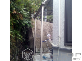 のテラス屋根 ライザーテラスII R型 テラスタイプ 単体 積雪〜20cm対応+吊り下げ式物干し　標準　2本 施工例