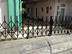 のカーゲート トリップゲート PB型 ノンレール 両開き 施工例