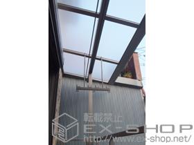 のバルコニー・ベランダ屋根 ライザーテラスII F型 屋根タイプ 単体 積雪〜20cm対応＋吊り下げ式物干し　標準 2本入り 施工例