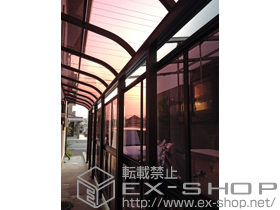 のテラス屋根 ヴェクターテラス R型 テラスタイプ 三連棟 積雪〜20cm対応+ヴェクターテラス用 前面パネル 施工例