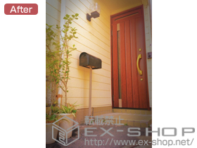 の玄関ドア リシェント 800型(木目調)　片開きランマ付タイプ 施工例