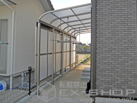 のテラス屋根 ライザーテラスII R型 テラスタイプ 連棟 積雪〜20cm対応+吊下げ物干し 標準 2本入+ライザーテラスII 前面スクリーン 2段 施工例