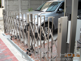 のカーゲート トリップゲート PB型 ノンレール 両開き親子 施工例