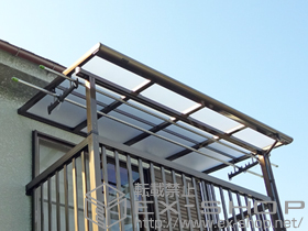 のバルコニー・ベランダ屋根 パワーアルファ F型 屋根タイプ 単体 積雪〜30cm対応+吊り下げ物干し　標準2本入 施工例