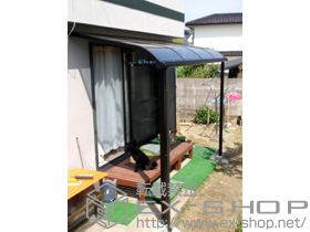のテラス屋根 プレシオステラス R型 テラスタイプ 単体 積雪〜20cm対応＋吊下げ物干し 標準 2本入 施工例