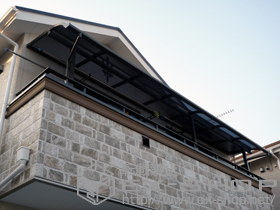 のバルコニー・ベランダ屋根 ライザーテラスII R型 屋根タイプ 連棟 積雪〜20cm対応 施工例