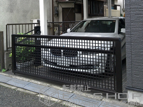 のカーゲート エクスラインアップゲート3型 手動式 施工例