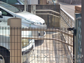 のカーゲート エクスラインアップゲート ワイド1型 電動タイプ 施工例