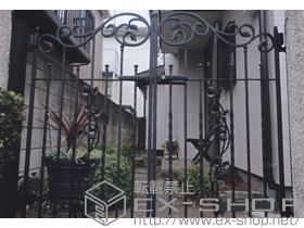 の門扉 ラフィーネ門扉 1型 両開き 柱使用＋ファミールシリーズ ポスト670 施工例