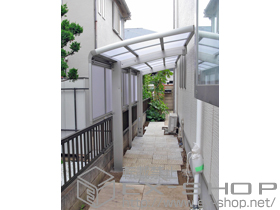 のサイクルポート・駐輪場 レイナポートグランミニ 積雪〜20cm対応+レイナポートグランミニ用サイドパネル 施工例