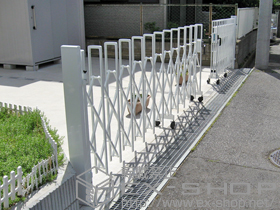 のカーゲート トリップゲート PB型 ノンレール 両開き 施工例